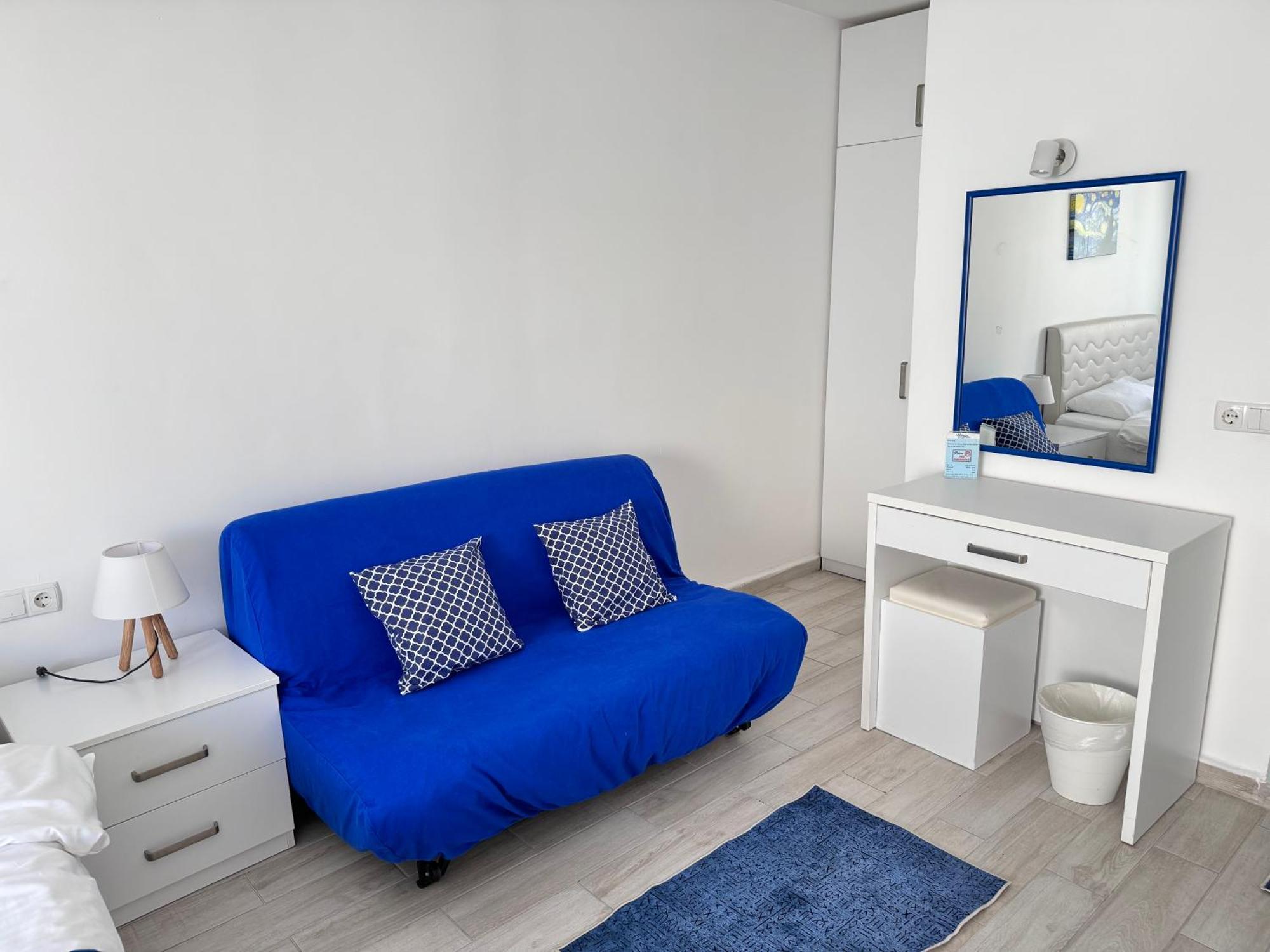 White And Blue Bodrum Buitenkant foto