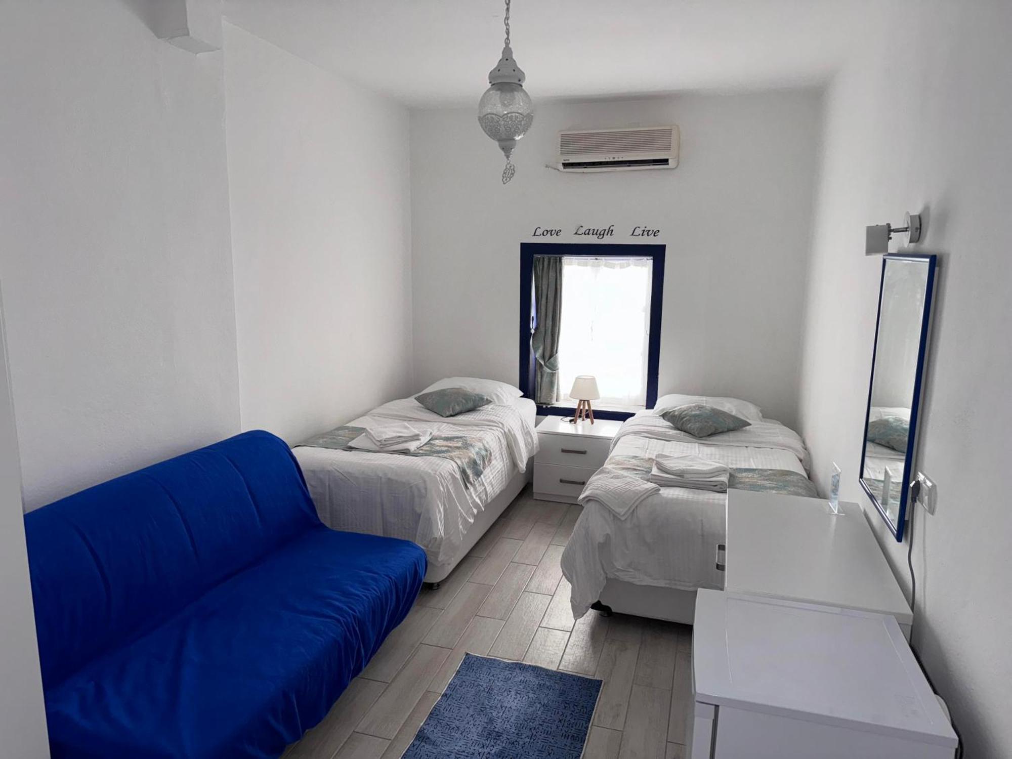 White And Blue Bodrum Buitenkant foto