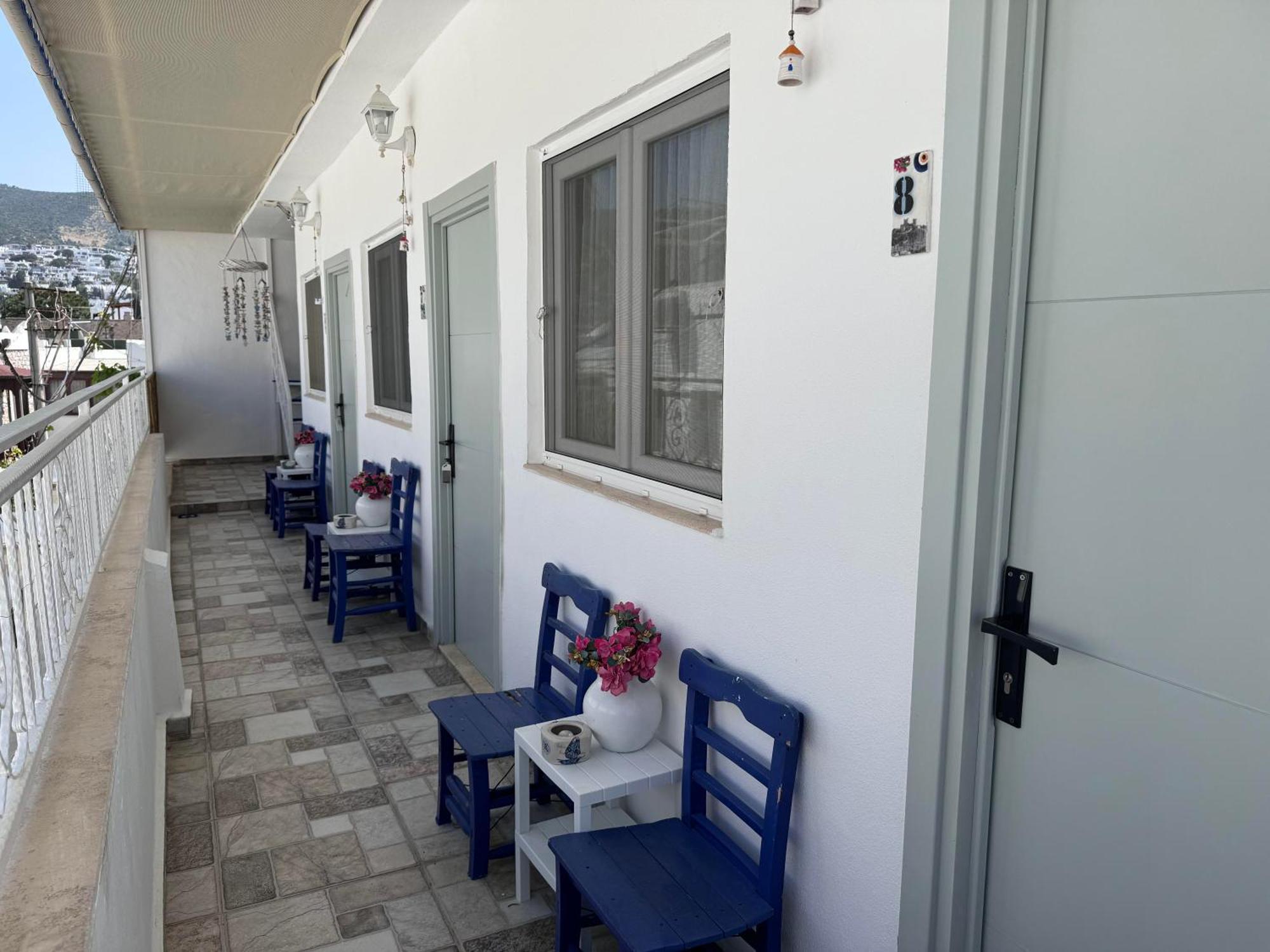 White And Blue Bodrum Buitenkant foto