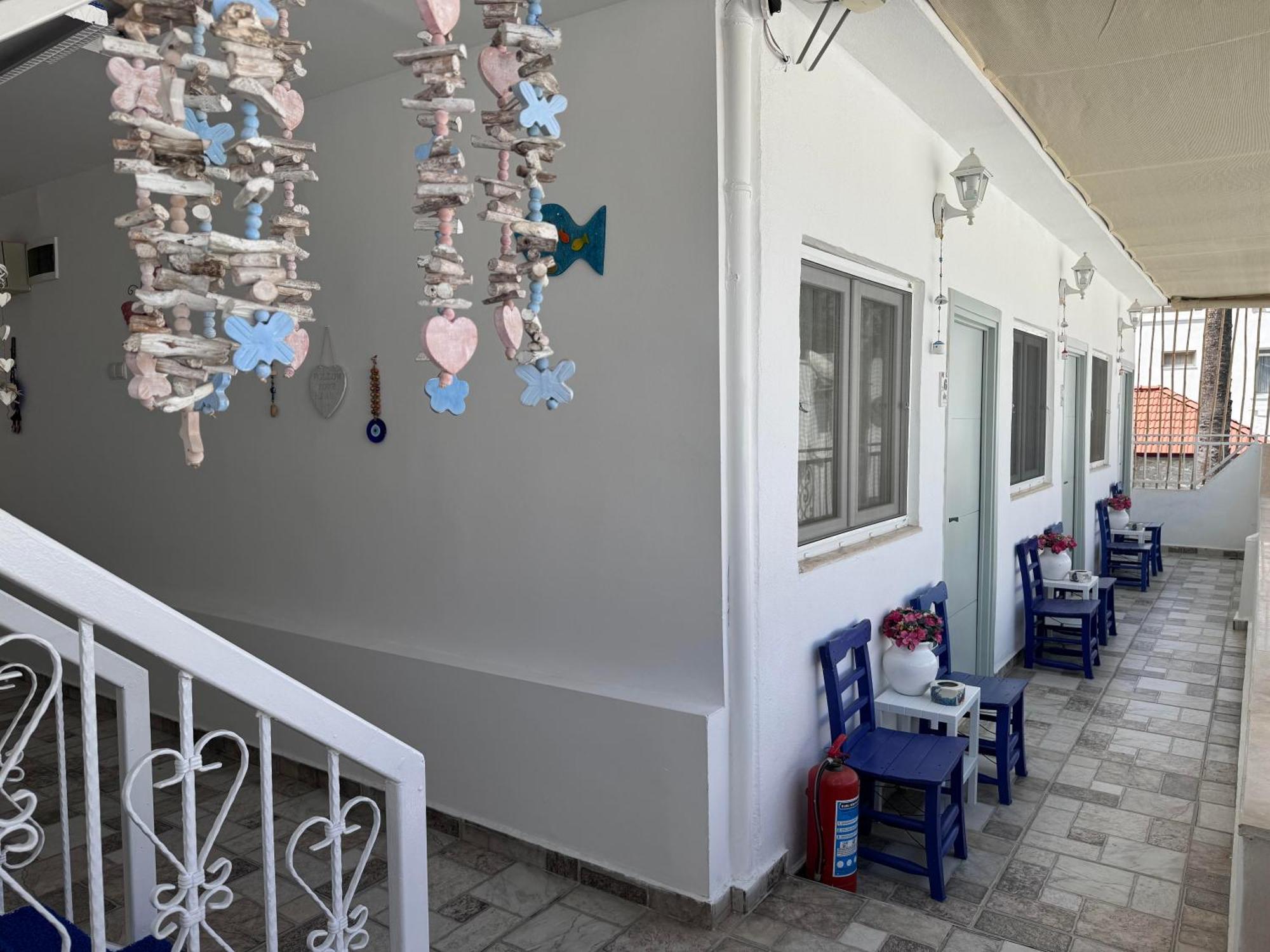 White And Blue Bodrum Buitenkant foto