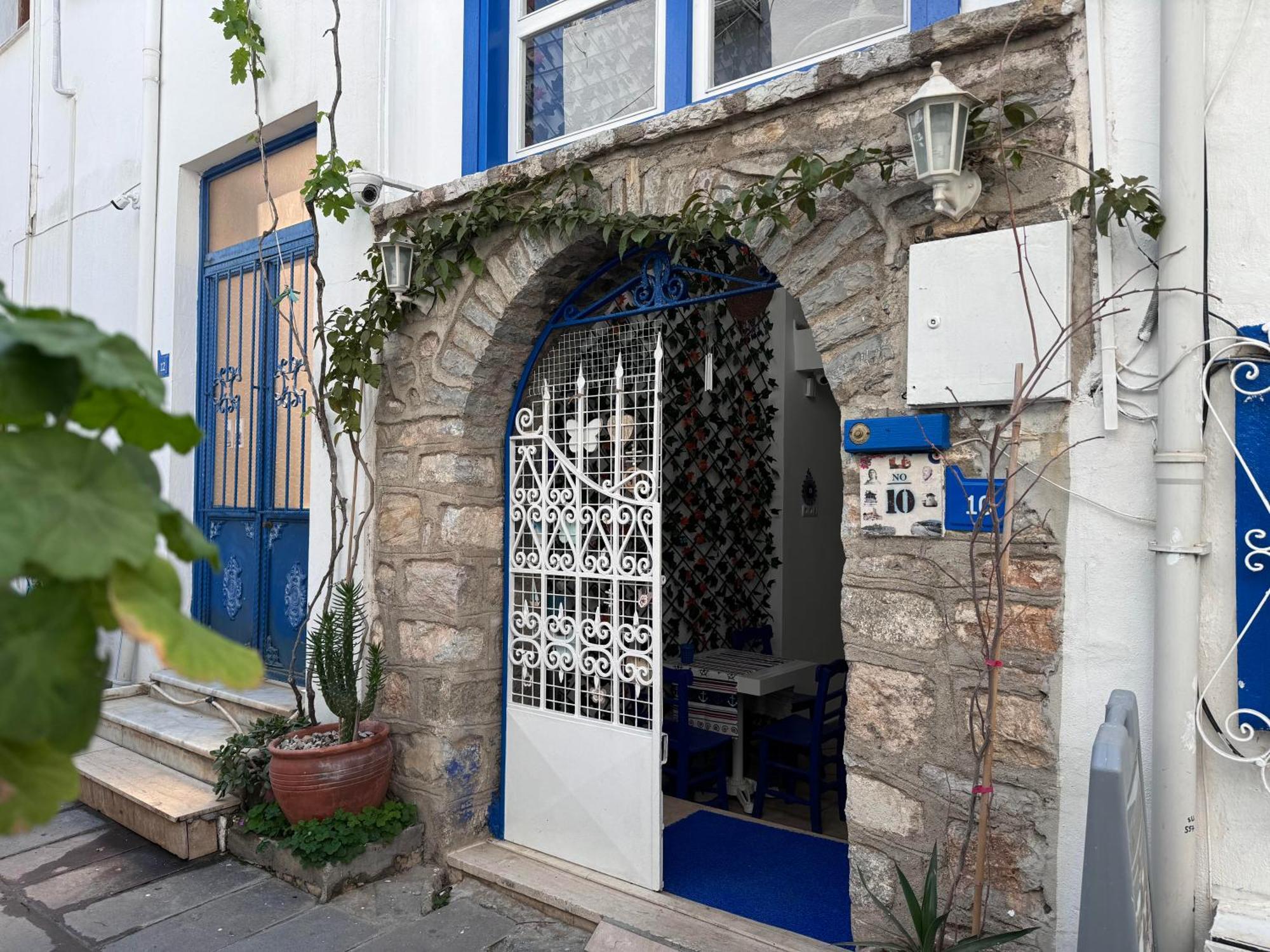 White And Blue Bodrum Buitenkant foto