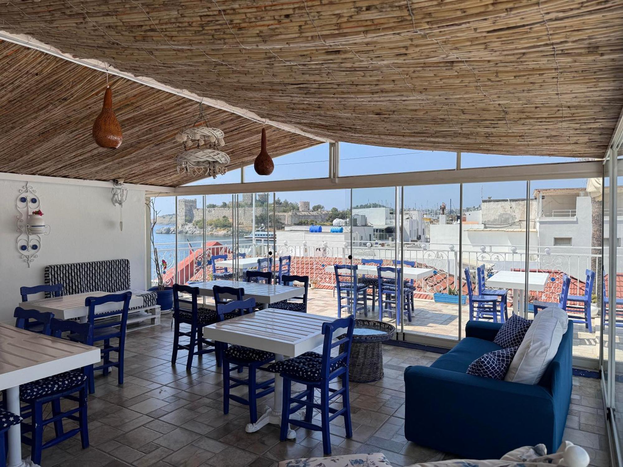 White And Blue Bodrum Buitenkant foto